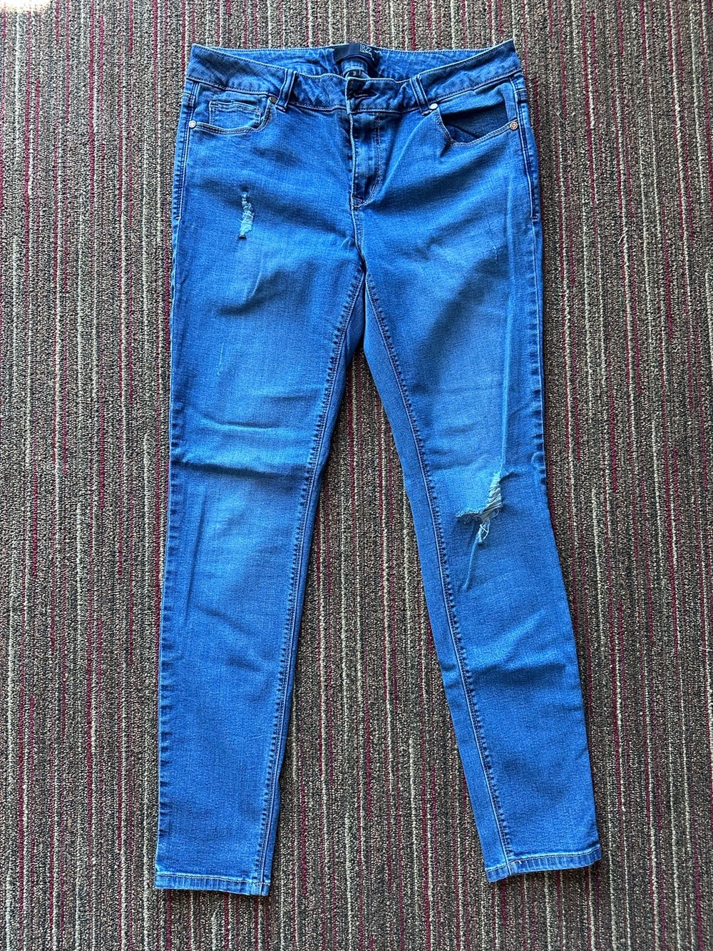 1822 Blue Distressed Women's High Rise Skinny Jeans - size 31